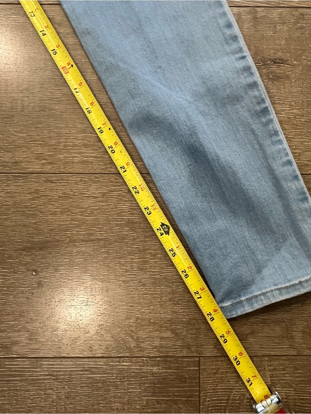Universal Thread Light Wash High Rise Jeans - Picture 8 of 9